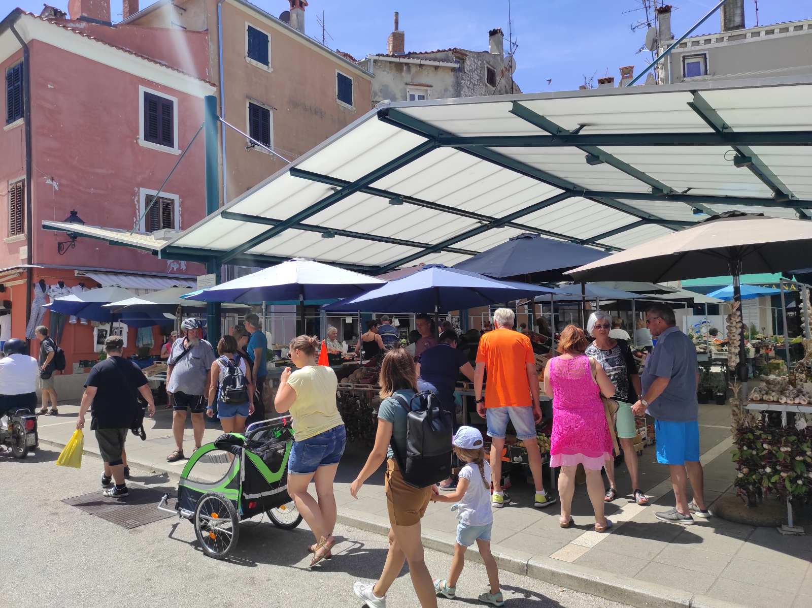 ROVINJSKA I DALJE NAJSKUPLJA! Visoke cijene voća i povrća na tržnicama diljem Hrvatske